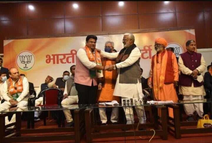 UP Chunav 2022: सपा के कुनबे में भाजपा की सेंध, सांसद सुखराम के बेटे मोहित BJP में शामिल