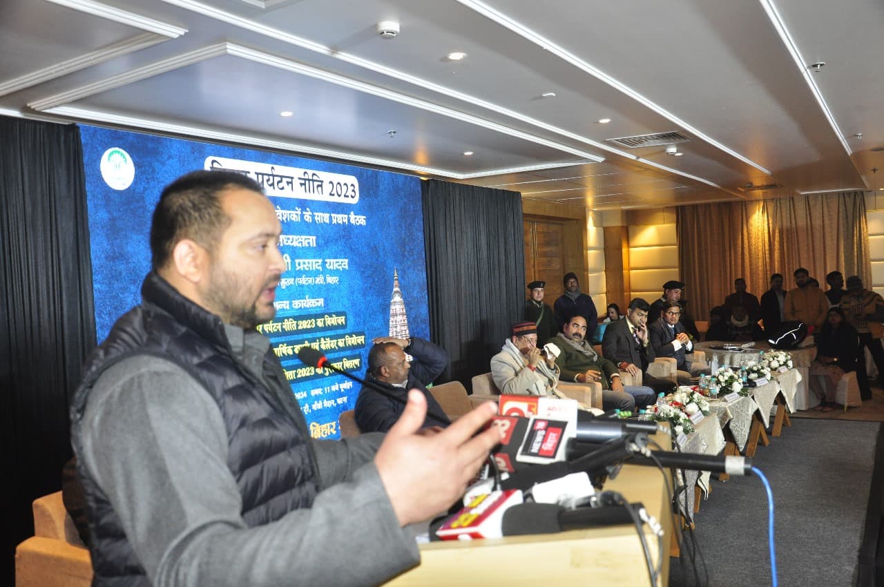 पयर्टक बिहार आयें तो कुछ दिन यहां ठहरे भी, तेजस्वी यादव ने किया निवेशकों से ऐसी सुविधा देने का आग्रह
