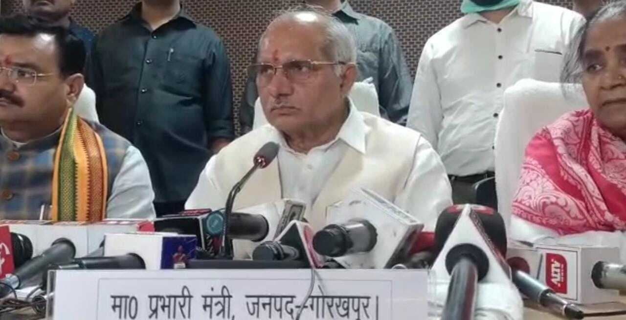 गोरखपुर पहुंचे कैबिनेट मंत्री धर्मपाल सिंह, सीएम योगी को लेकर दिया बड़ा बयान गोरखपुर पहुंचे कैबिनेट मंत्री धर्मपाल सिंह, सीएम योगी को लेकर दिया बड़ा बयान