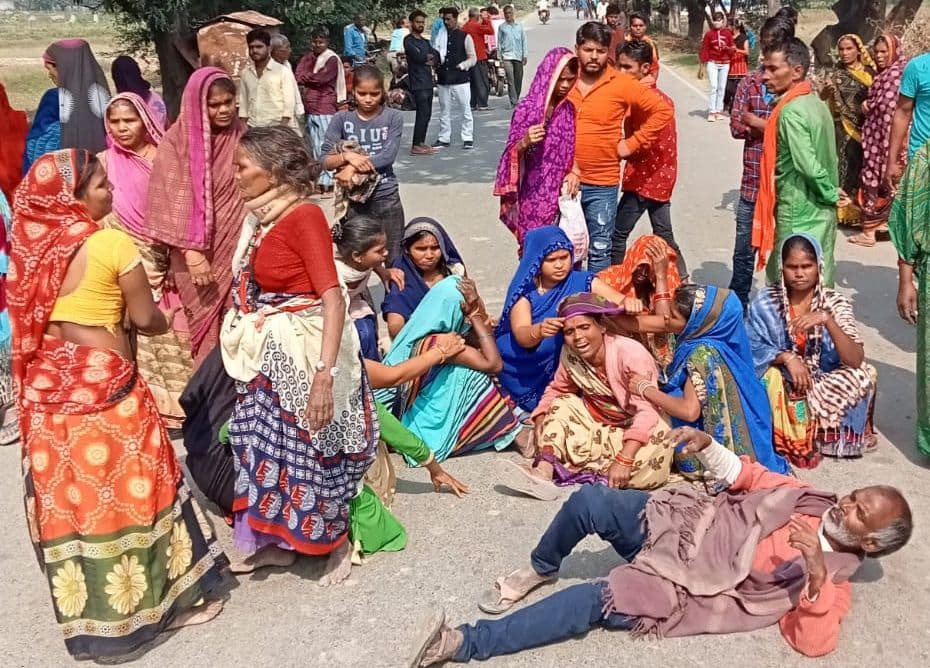 Varanasi News: वाराणसी में 16 साल के लड़के की गला दबाकर हत्या, खेत में फेंका शव, हिरासत में दो आरोपी