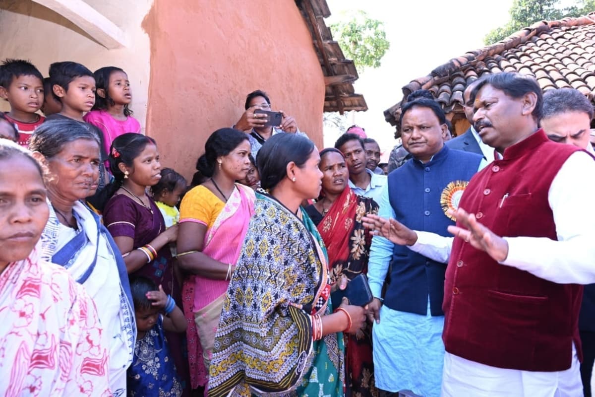ओडिशा: केंद्रीय मंत्री अर्जुन मुंडा आदिम जनजाति ‘जुआंग’ समुदाय से संवाद कर बोले- इस महाअभियान से बदलेगी तस्वीर