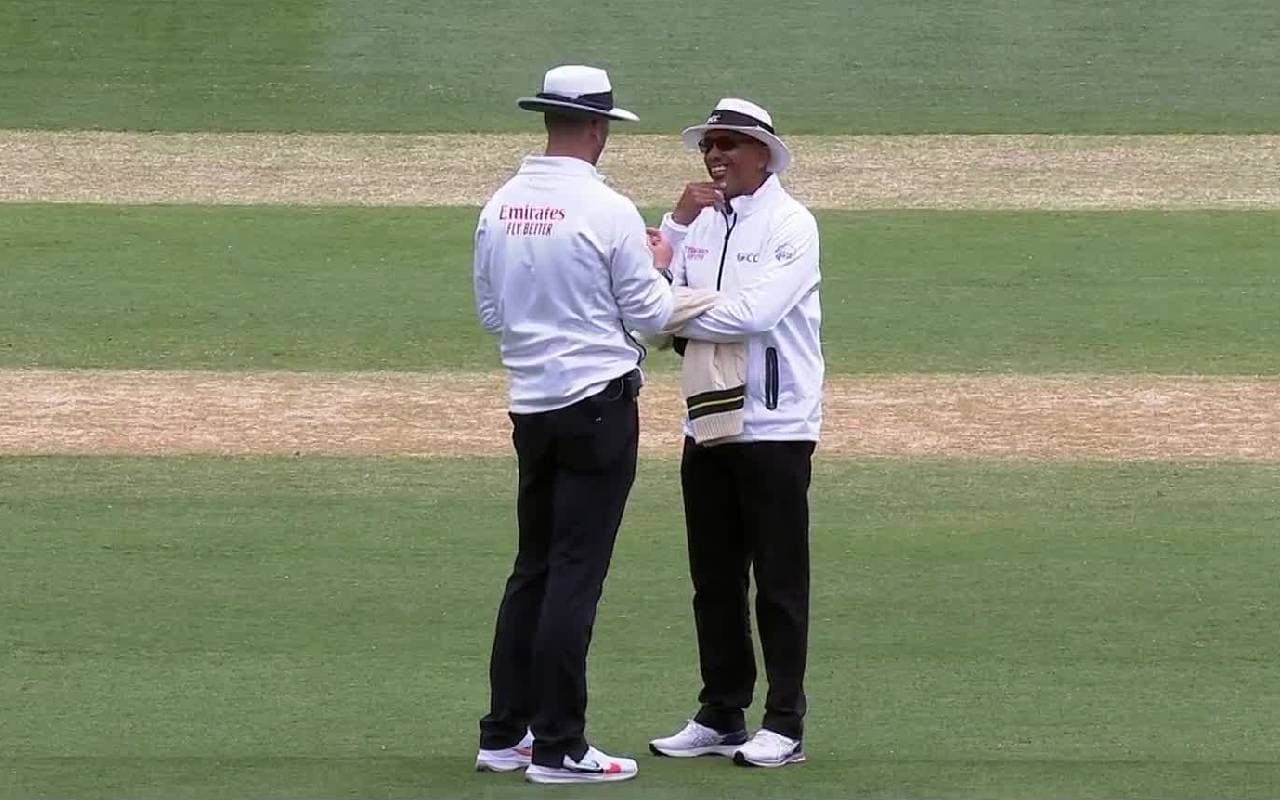 AUS vs PAK Test: लिफ्ट में फंस गए थर्ड अंपायर, थोड़ी देर के लिए रोकना पड़ा खेल