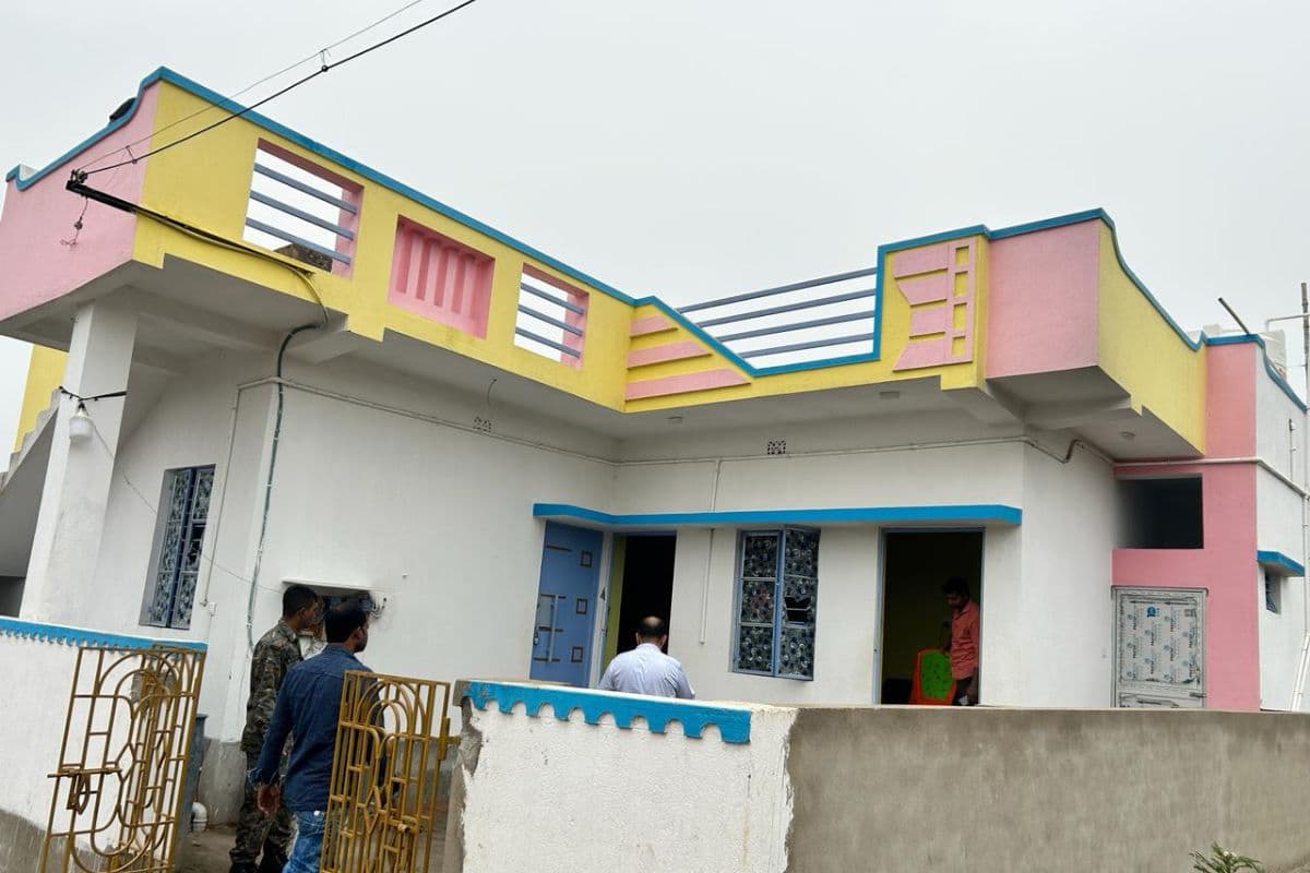 पश्चिम बंगाल: बंद मकान में धड़ल्ले से बनाई जा रही थीं नकली दवाइयां, एक करोड़ की नकली दवा बनाने की सामग्री जब्त