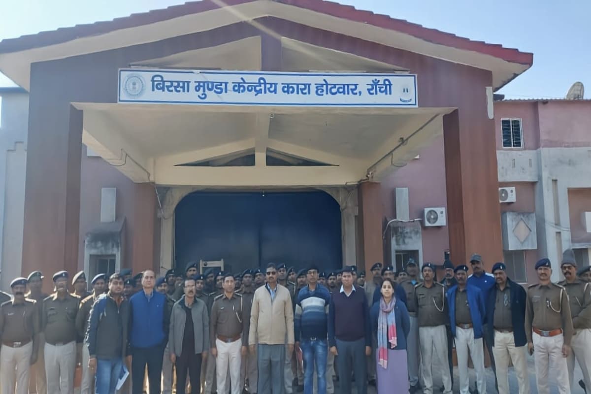 झारखंड: बिरसा मुंडा सेंट्रल जेल का औचक निरीक्षण, वार्डों व भोजन की गुणवत्ता की जांच, 200 कैदियों का बयान दर्ज