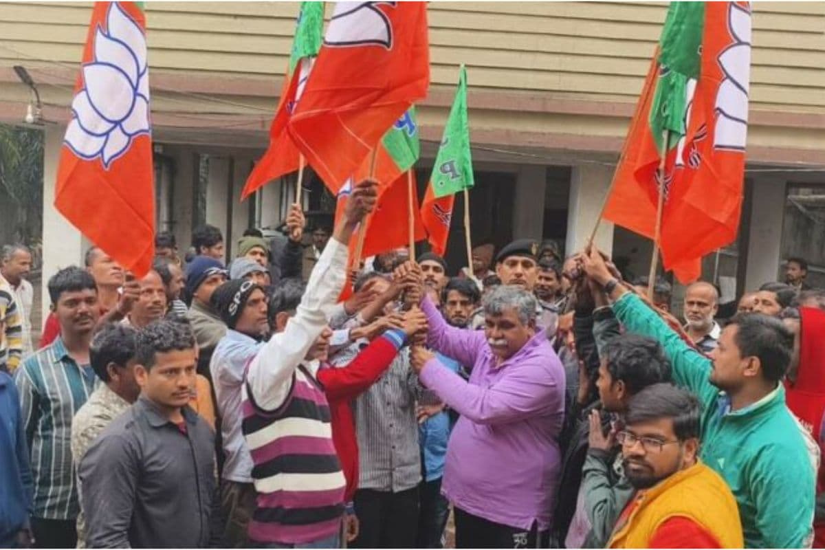 West Bengal : तृणमूल छोड़कर 150 हॉकर भाजपा में हुए शामिल