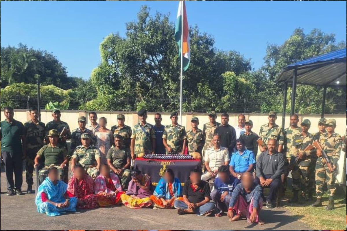 तस्करों के खिलाफ बीएसएफ, डीआरआइ और पुलिस के संयुक्त अभियान में 2.18 करोड़ का सोना जब्त, आठ गिरफ्तार