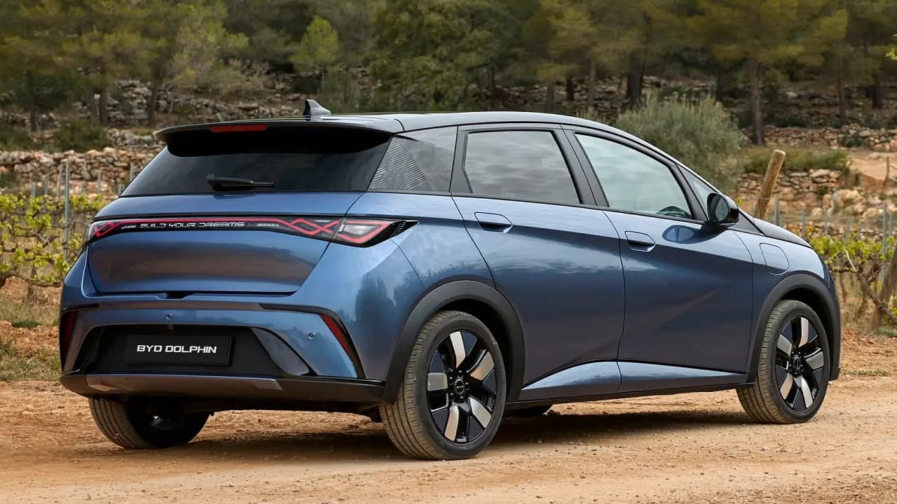 ड्रैगन चीन की कंपनी BYD ने हुंडई को पछाड़ने का बनाया प्लान, लाने जा रही डॉल्फिन ईवी