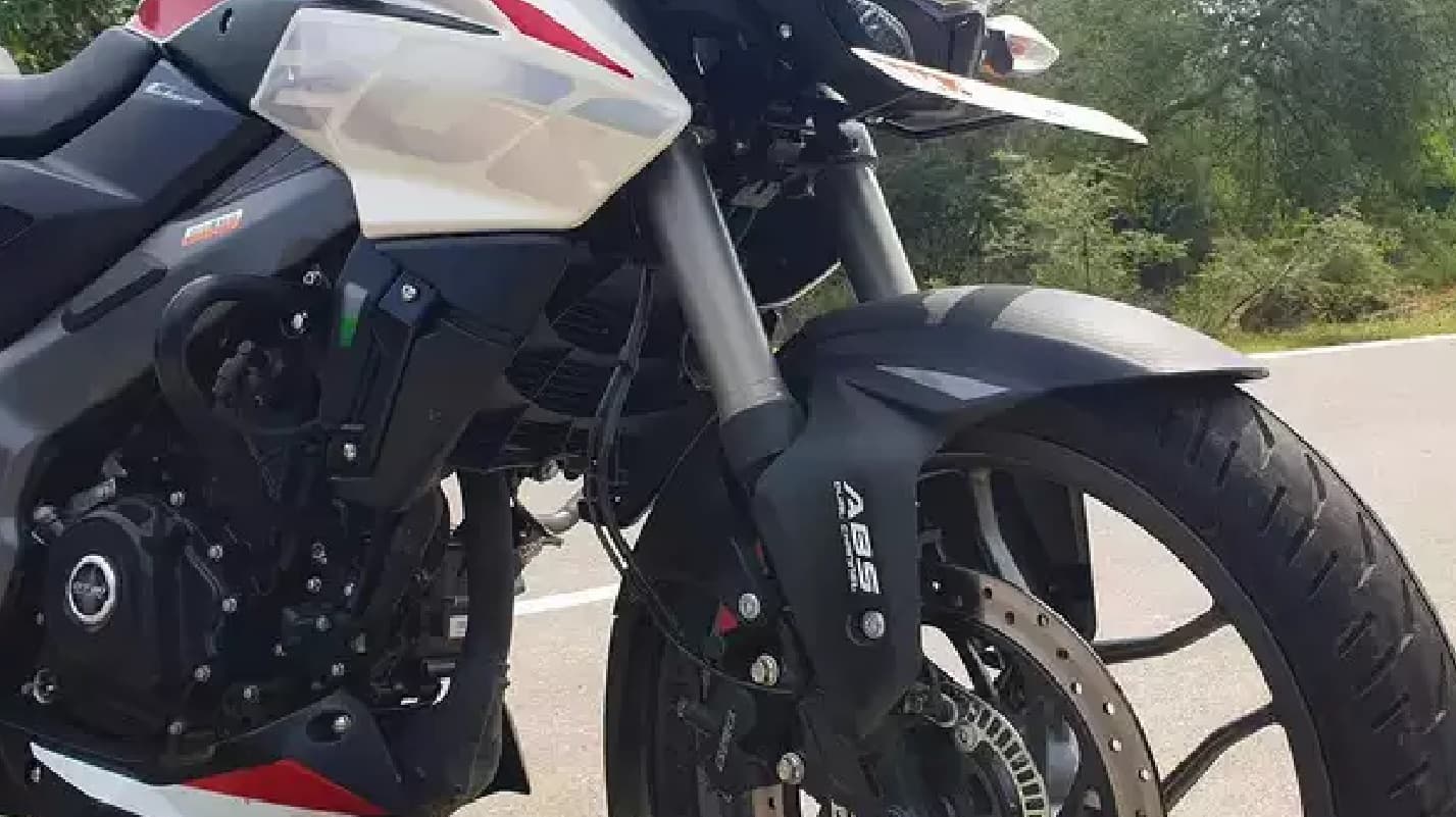 टीवीएस अपाचे का धुंआ उड़ाने आ रही बजाज की नई पल्सर बाइक!