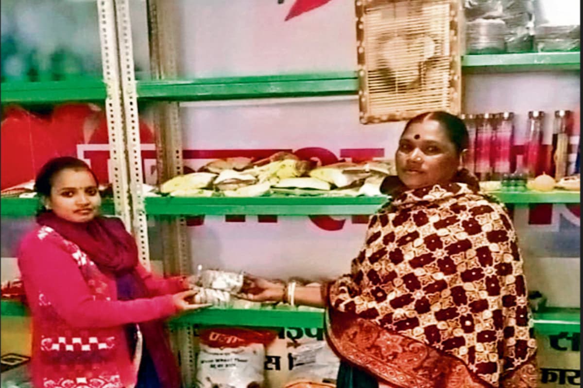 गिरिडीह : रागी से बिस्कुट बना देवंती-संगीता हो रहीं आत्मनिर्भर