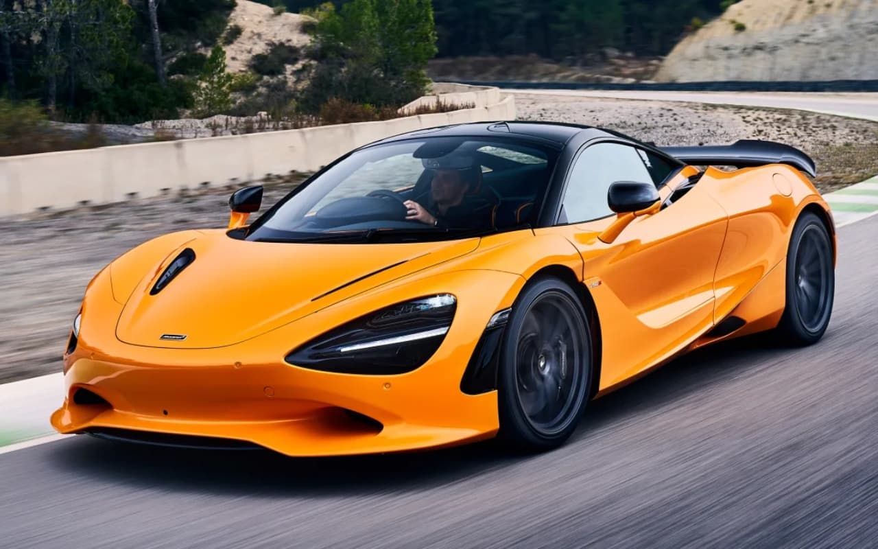 'कार नहीं...तूफान है ये', 6 करोड़ की ये सुपर हाइपरकार भारत में लॉन्च, टॉप स्पीड 332km प्रति घंटा