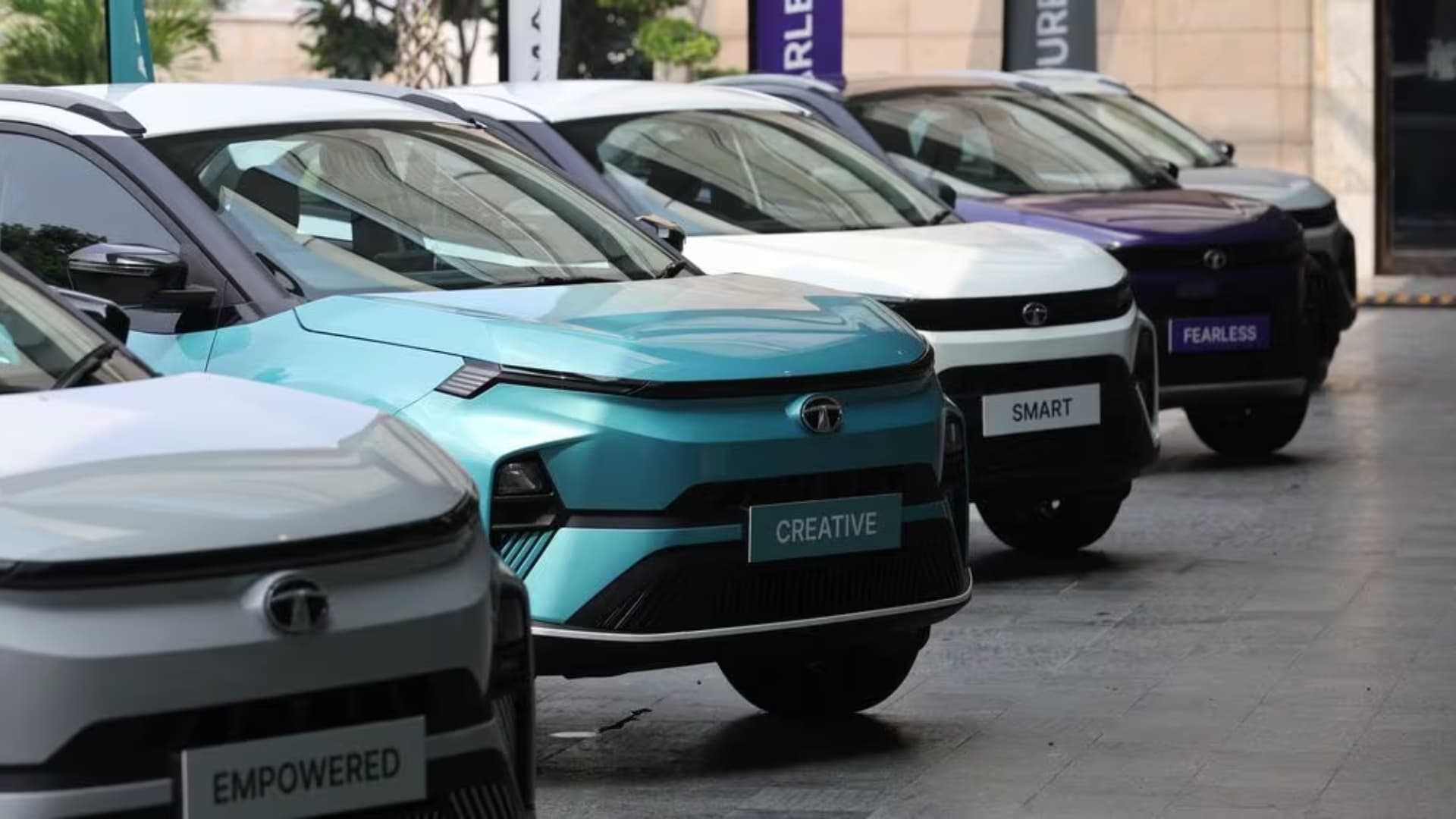 इस साल 55 प्रतिशत तक घट जाएगी इलेक्ट्रिक वाहनों की बिक्री, जानें क्या है वजह?