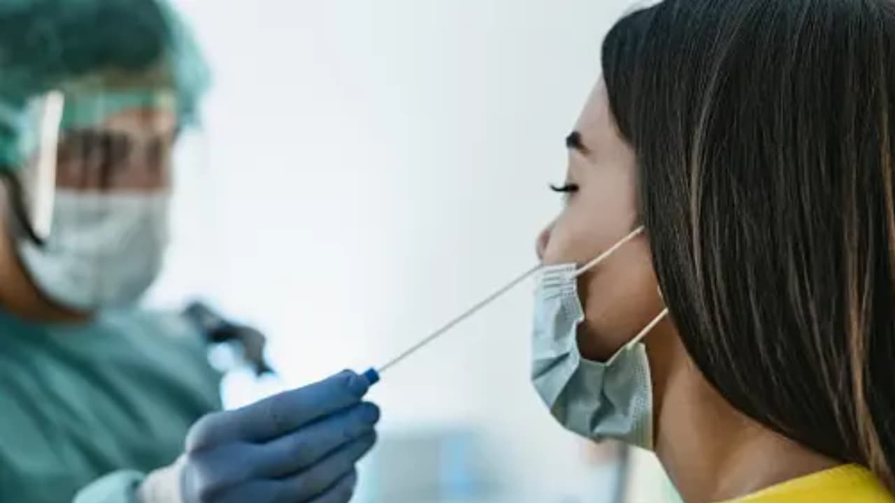 क्या कोरोना का फिर टूटेगा कहर ? महामारी की आहट से सहमी दुनिया, देश में भी बढ़ी निगरानी