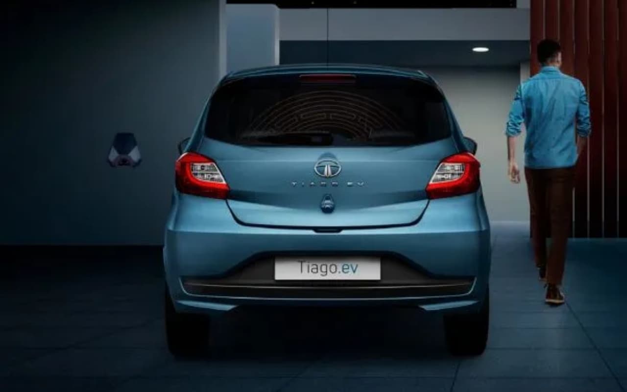 TATA Tiago EV देश की सबसे किफायती और बेहतरीन रेंज वाली इलेक्ट्रिक हैचबैक! खरीदने से पहले जानें 10 खास बातें