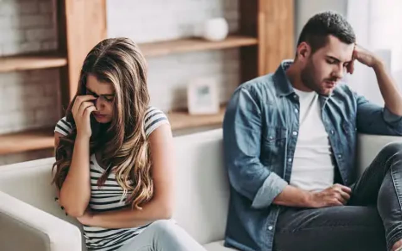 लवलाइफ में तन्हाई की क्या है वजह, हमसफर से बढ़ती दूरियों के मनोचिकित्सक से जानें उपाय