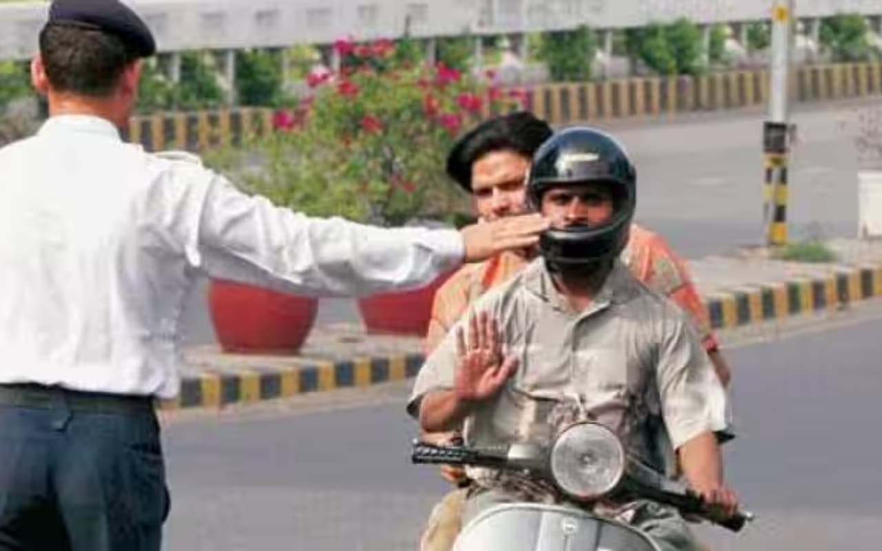 अब हेलमेट पहनने के बावजूद भी कटेगा चालान! जानें क्या है नियम