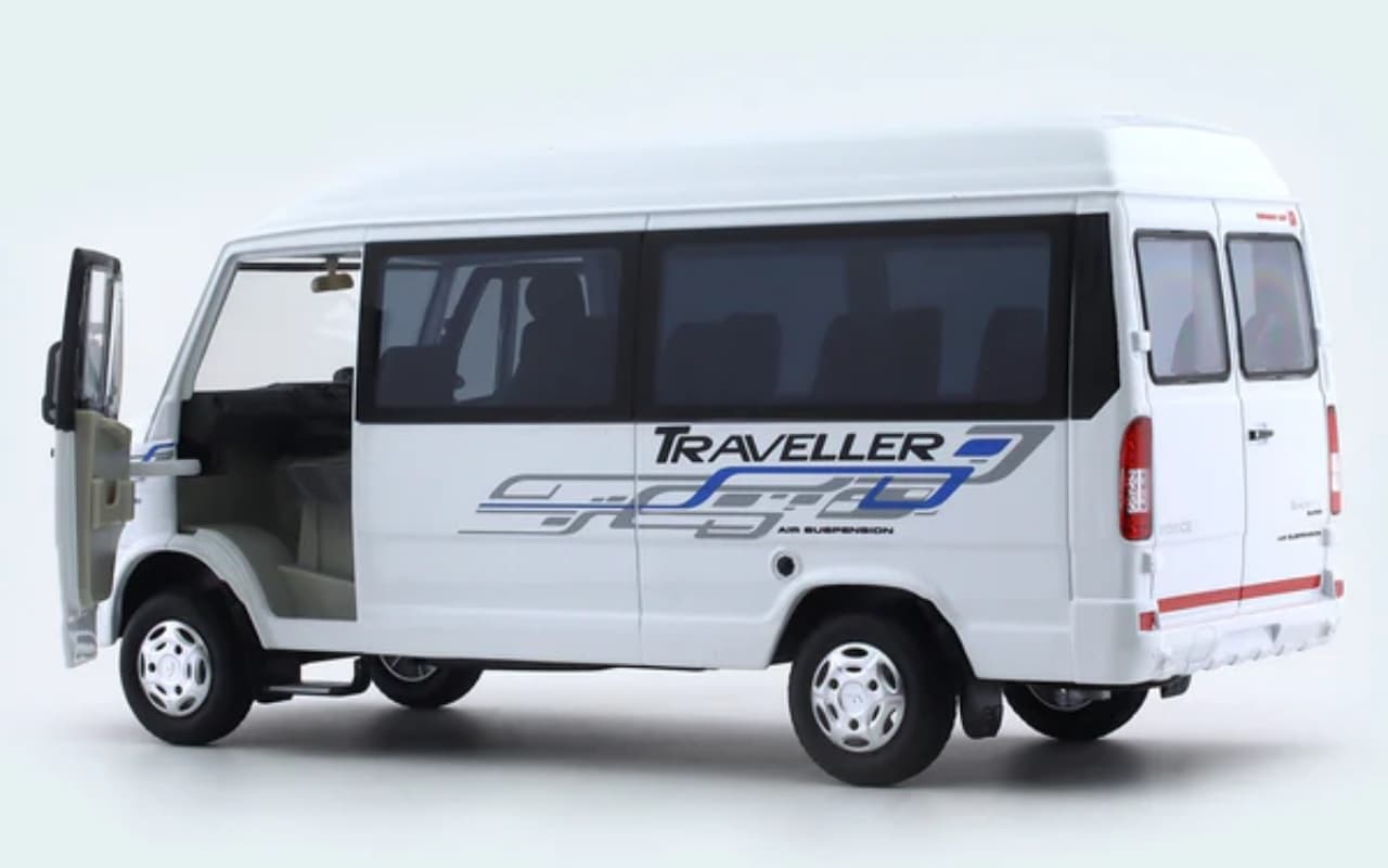 बड़ा और बेहतरीन...14 लोगों को एक साथ ले जाती है ये सवारी, कीमत सिर्फ 10 लाख!