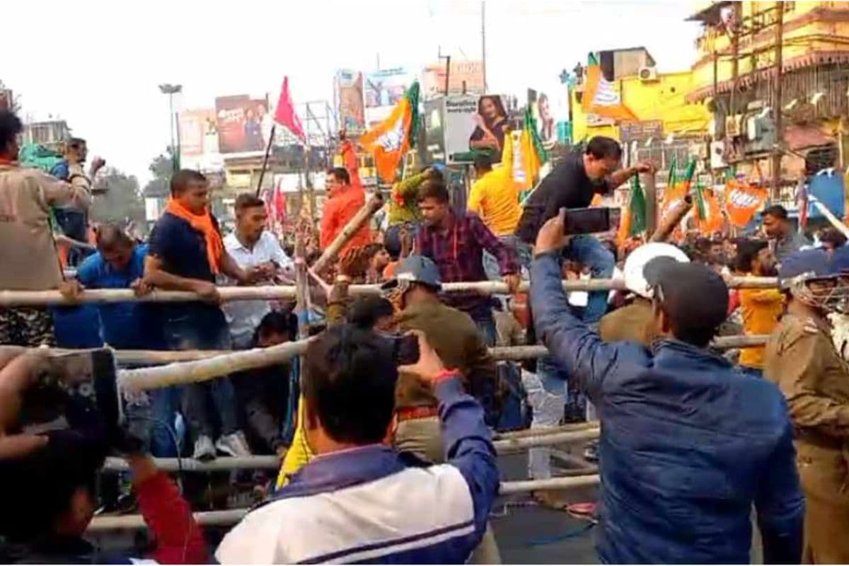 West Bengal : बैरकपुर में भाजपा समर्थकों पर पुलिस ने किया लाठीचार्ज, महिलाओं को भी नहीं छोड़ा