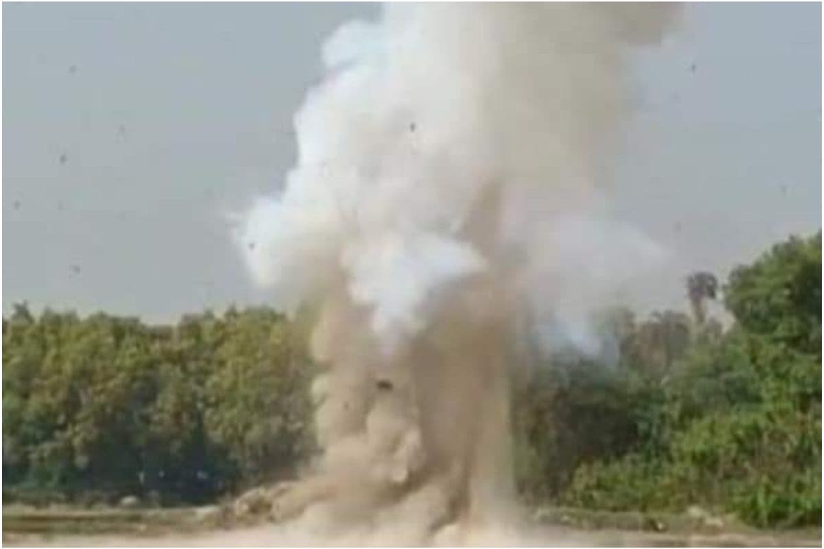 पश्चिम बंगाल : बीरभूम में छापामारी अभियान चलाकर पुलिस ने बम और हथियार किया जब्त, एक गिरफ्तार