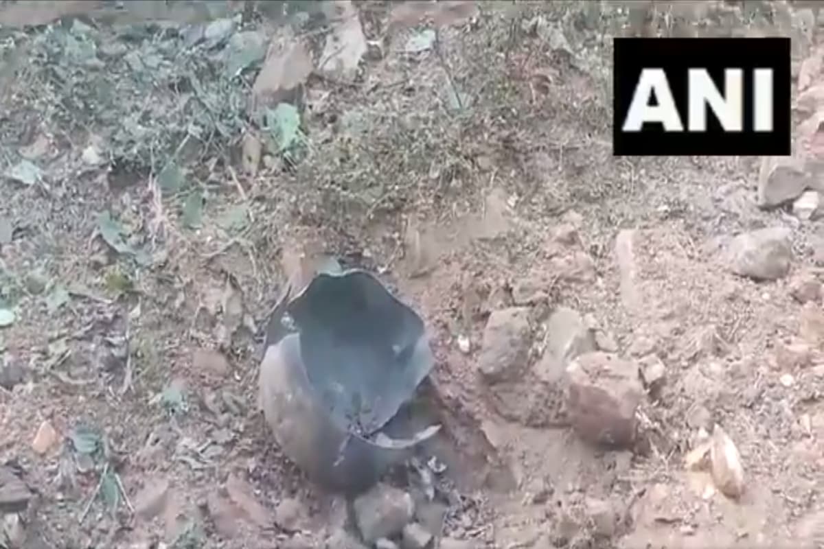 Naxal Attack: छत्तीसगढ़ के दंतेवाड़ा में आईईडी ब्लास्ट, चपेट में आए दो सीआरपीएफ जवान