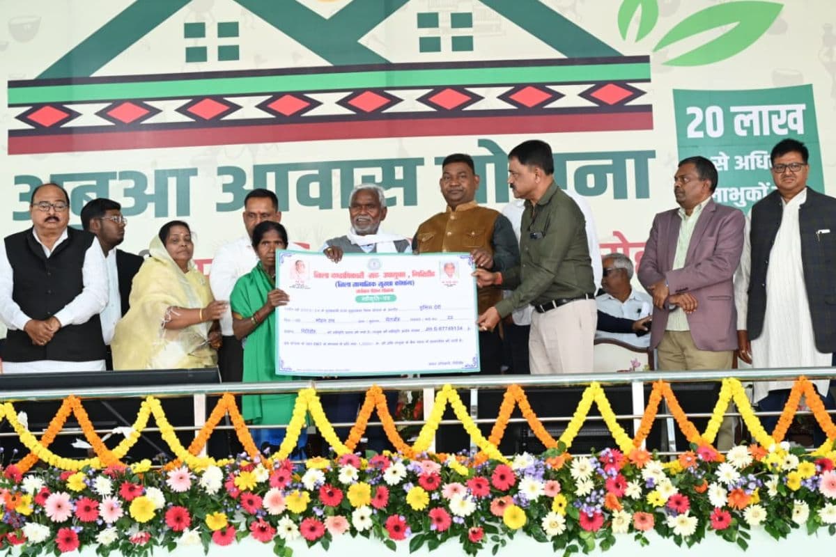 झारखंड के गिरिडीह में बोले सीएम चंपाई सोरेन, तीन महीने में नौ लाख परिवारों को देंगे अबुआ आवास