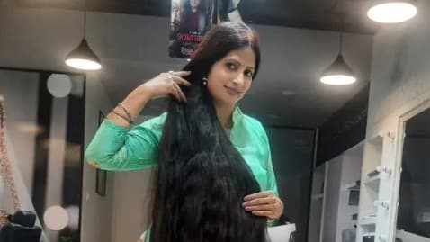 UP News: स्मिता ने अपने लंबे बालों से गिनीज बुक में नाम दर्ज करा बनाई पहचान, धोने-सुखाने में लगते हैं 3 घंटे