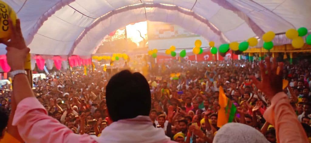 किस्सा नेताजी का: जब मुलायम सिंह यादव हुए मेहरबान तो पहली बार बेटों से मिले राजा भैया, दिलचस्प है वाकया