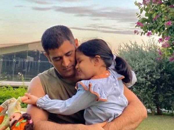 स्कूलों में पढ़ाई जा रही Dhoni की जीवनी, सोशल मीडिया पर लोगों ने कहा- अब बच्चें लाएंगे पूरे मार्क्स