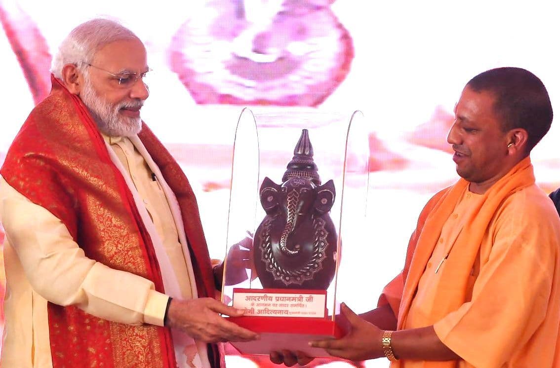 Welcome 2022: ‘कोरोना का जख्म, नहीं थके हम’, गुजरे साल में इन उपलब्धियों पर मना जश्न, पिक्चर बाकी है...