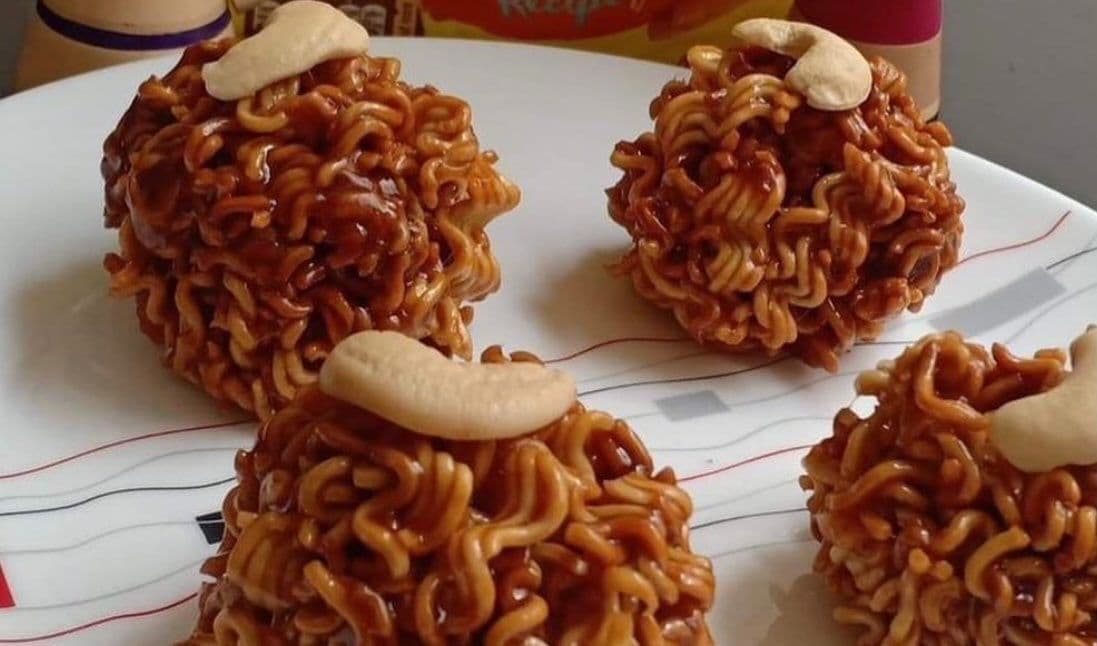 Maggi Ladoos देखकर भड़के Twitter यूजर्स, किसी ने की आंखों को सैनेटाइज करने की बात तो किसी को प्रभु आए याद