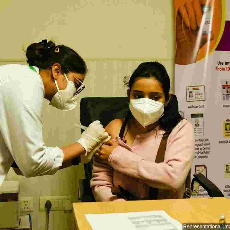 vaccination in Bihar : 45 साल से अधिक है उम्र, तो ले सकते हैं कहीं भी वैक्सीन, युवाओं के लिए पटना में केवल 10 टीका केंद्र