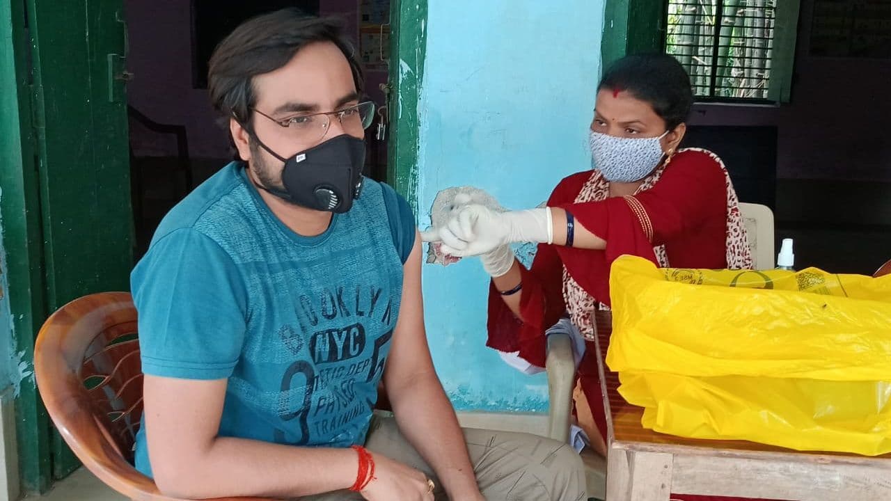 फेसबुक और इंस्टाग्राम ने बहाल किया पीआईबी  का पोस्ट, कोरोना वैक्सीन से मौत के दावों का किया था खंडन