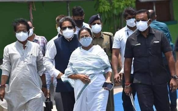 यास चक्रवात प्रभावित इलाकों में ममता बनर्जी का हवाई सर्वे, BJP ने नंदीग्राम को याद दिलाकर कसा तंज