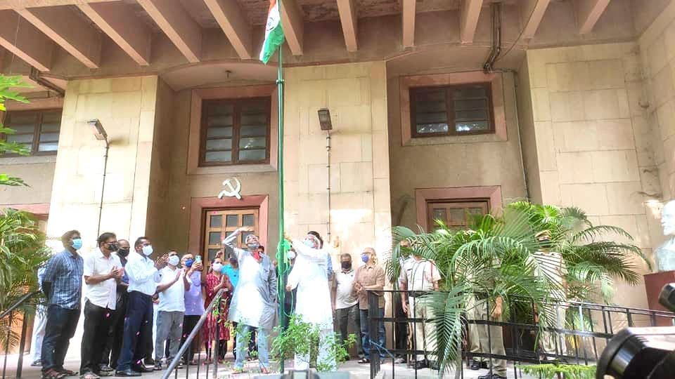 Independence Day 2021: ‘ये आजादी झूठी है’ नारा देने वाली CPIM ने भी लहराया तिरंगा, 2022 तक चलेगा जश्न