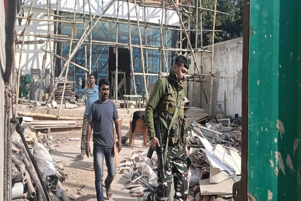 Jharkhand ED Raid: देवघर में पप्पू यादव के निर्माणाधीन होटल में छापेमारी, बाहर खड़े हैं सुरक्षाकर्मी