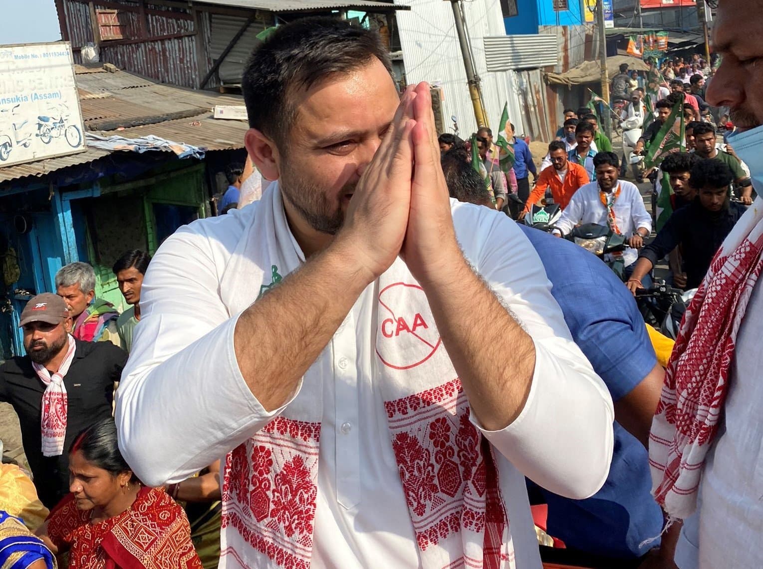 Assam Election: तेजस्वी यादव ने असम के तिनसुकिया में RJD प्रत्याशी के लिए किया रोडशो, कंधे पर लटकाया No CAA का गमछा