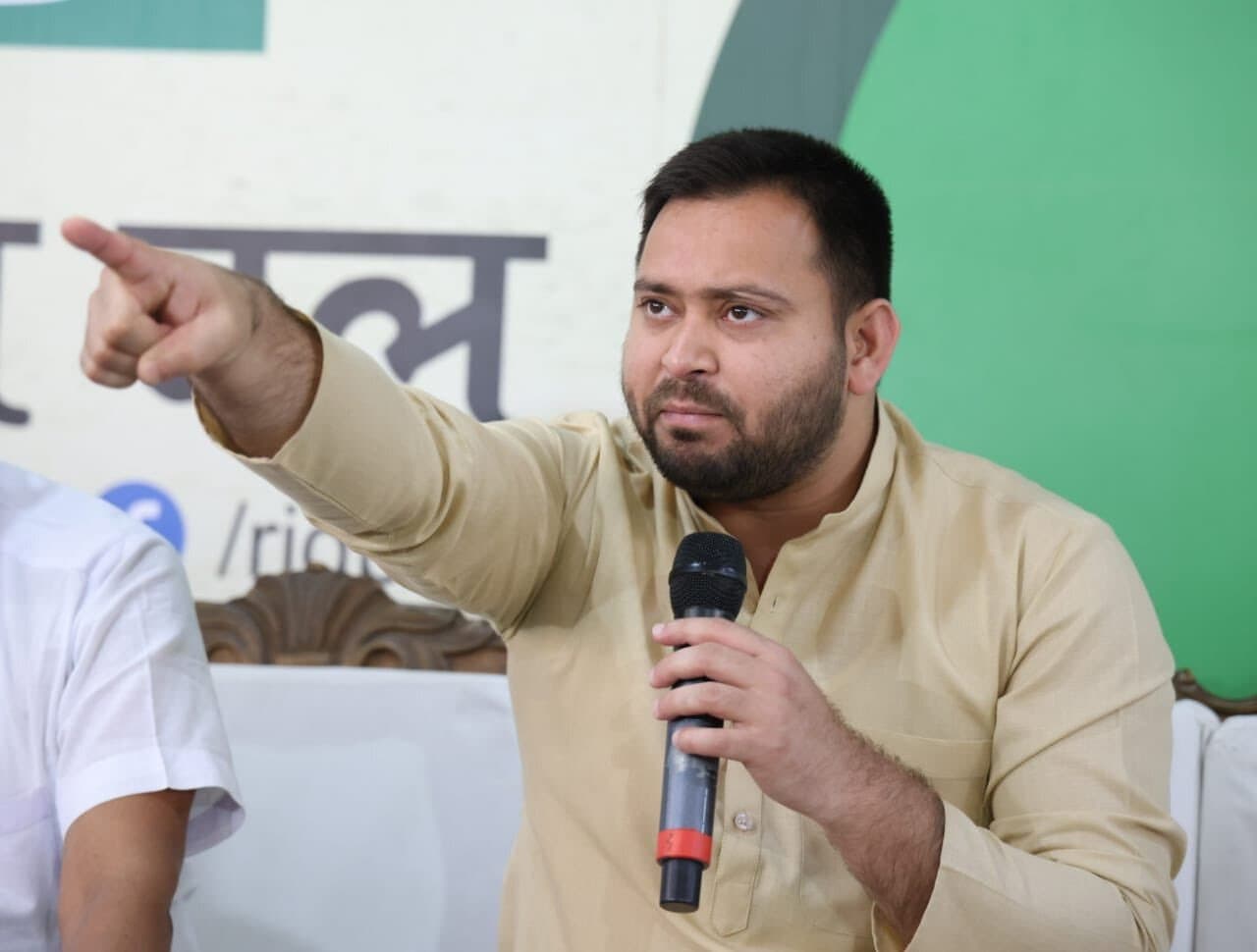 Bihar News: Tejashwi Yadav ने किया आज Bihar Bandh का आह्वान, कहा- हम लाठियों से डरने वाले नहीं