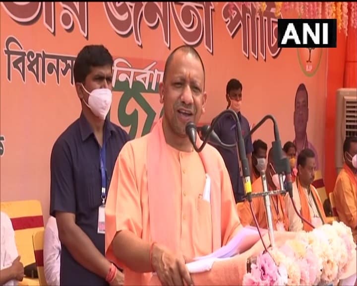 Bengal Chunav 2021 : जलपाईगुड़ी में ममता बनर्जी पर योगी का हमला, कहा- बंगाल में TMC की दुर्गति तय है