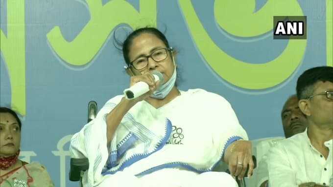 Bengal chunav 2021: टालीगंज में बोलीं ममता बनर्जी, अमित शाह ‘गोलगप्पा’ बंगाल की जनता रसगुल्ला खिलाकर भेजेगी