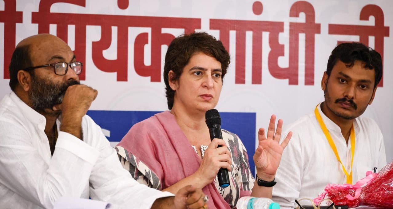 Lakhimpur Kheri: धारा-144 के उल्लंघन पर प्रियंका गांधी गिरफ्तार, सीतापुर में कांग्रेसी कार्यकर्ताओं का हंगामा