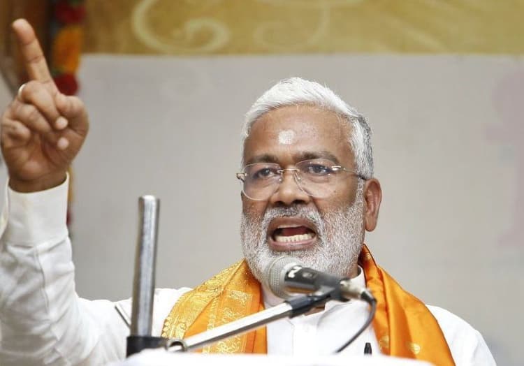 स्वतंत्रदेव सिंह ने विधान परिषद से नेता सदन का पद छोड़ा, डिप्टी सीएम केशव प्रसाद मौर्य संभालेंगे जिम्मा