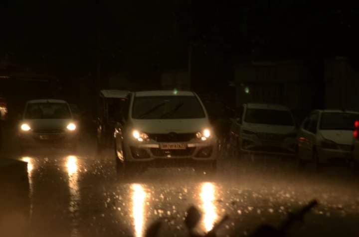 UP Weather: कानपुर में बर्फीली तूफानी हवाओं के साथ बारिश ने तोड़ा रिकॉर्ड, यूपी का रहा सबसे ठंडा शहर