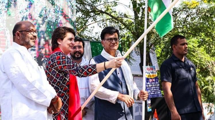 किसानों की कर्जमाफी से लेकर बेटियों को स्कूटी तक... प्रतिज्ञा यात्रा में प्रियंका गांधी वाड्रा के 7 बड़े ऐलान