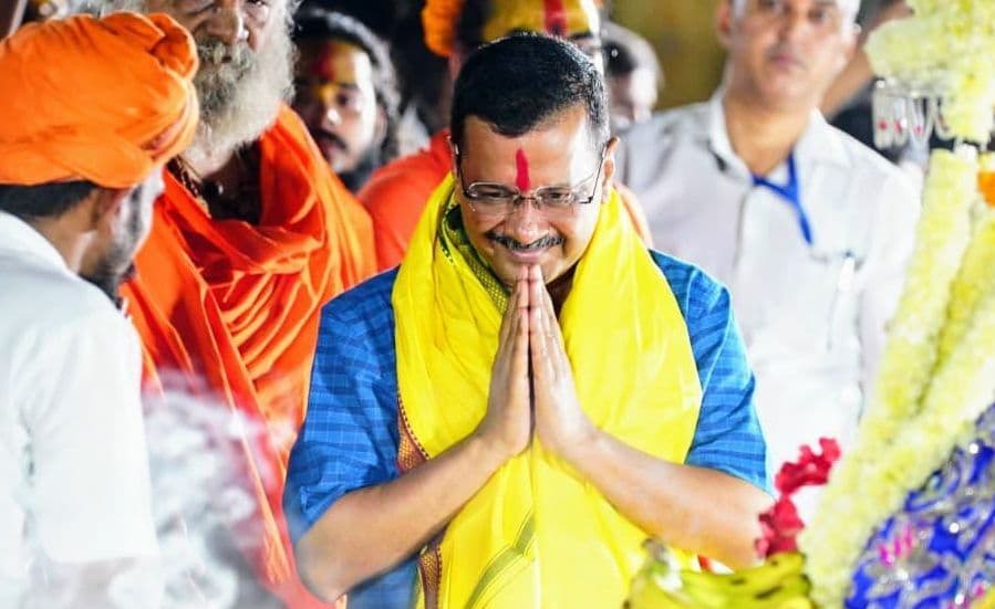 सरयू की आरती करके बोले अरविंद केजरीवाल- प्रभु श्रीराम से भारत को नंबर वन देश बनाने की कामना