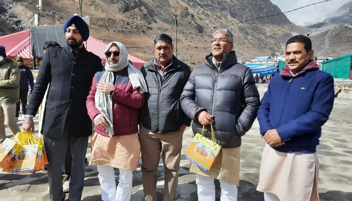 केदारनाथ मंदिर में त्रिवेंद्र सिंह रावत का विरोध, देवस्थानम बोर्ड के मुद्दे पर पुरोहितों ने की धक्का-मुक्की