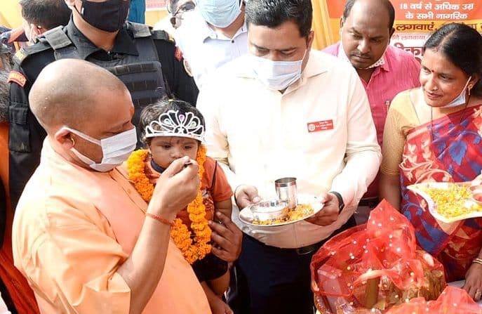 Bhagya Lakshmi Yojana: योगी सरकार में बिटिया के जन्म पर मिलते हैं 50 हजार रुपए, ऐसे उठाएं योजना का लाभ