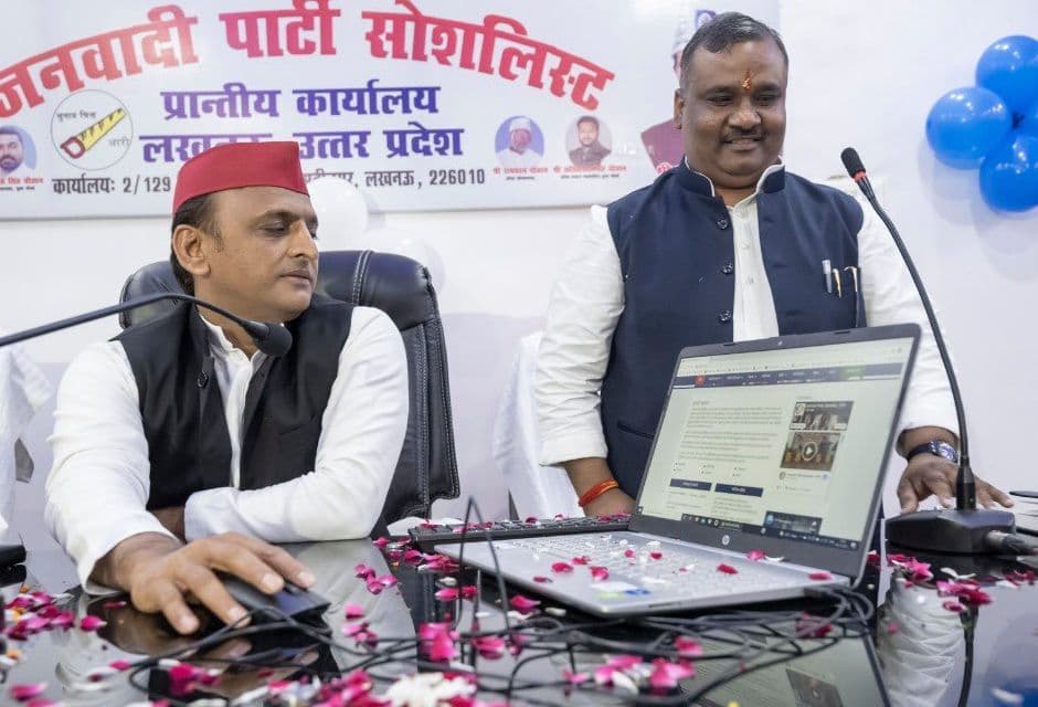 UP Chunav 2022: यूपी में जातीय जनगणना पर संग्राम, अखिलेश यादव ने योगी आदित्यनाथ से की लागू करने की मांग
