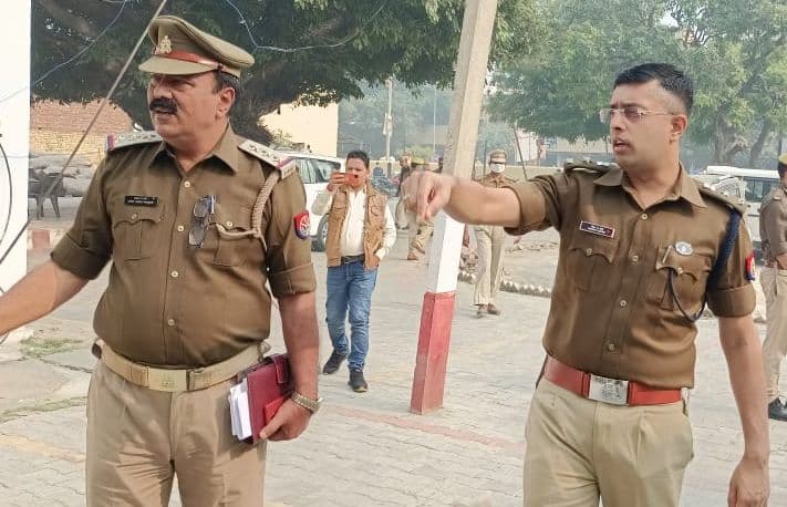 कासगंज केस: इंजीनियर एसपी की ‘टोंटी’ वाली थ्योरी पर सवाल, सोशल मीडिया पर वायरल IPS अधिकारी कौन हैं?