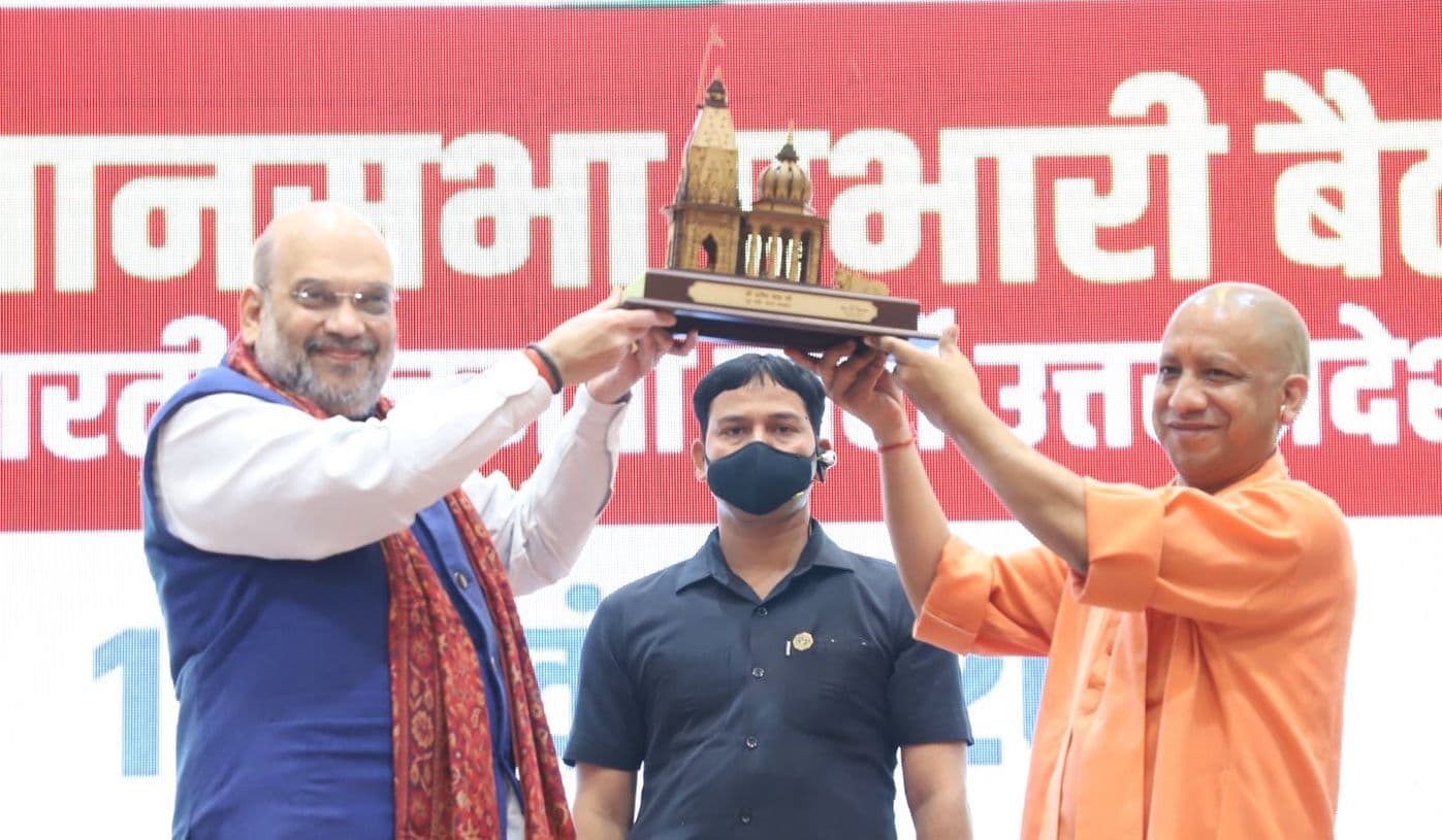 अखिलेश के गढ़ में केंद्रीय गृह मंत्री अमित शाह तो CM योगी के घर गोरखपुर में आज SP सुप्रीमो की रैली