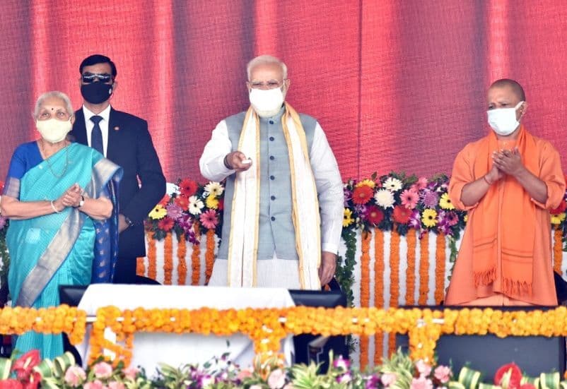 पीएम मोदी को काला झंडा दिखाने वाली सपा नेता रीता यादव पर कार्रवाई, आंदोलन के मूड में पार्टी