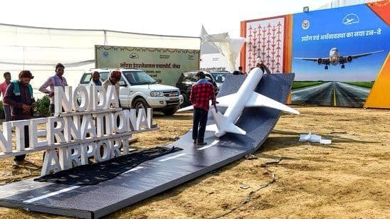 Jewar Airport: जेवर एयरपोर्ट से 30 जिलों की कनेक्टिविटी, चार एक्सप्रेसवे से भी जुड़ेगा, दिल्ली से 72 किमी दूरी Jewar Airport: जेवर एयरपोर्ट से 30 जिलों की कनेक्टिविटी, चार एक्सप्रेसवे से भी जुड़ेगा, दिल्ली से 72 किमी दूरी